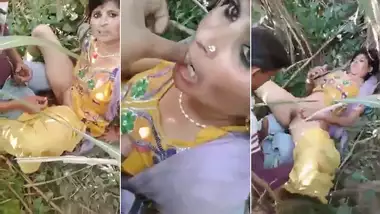 Bihari Xxxx Vidio - Lovely Bihar Aunty Gets Fucked By Two Local Guys Outdoor Indian New Sex Mms  - Indian Porn Tube Video
