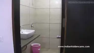 South Indian Toilet Sex Videos - Tamil Nadu Gramangalil Ladies One Bathroom Sex Video
