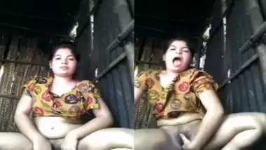 Bangladeshi girl fingering pussy and moaning