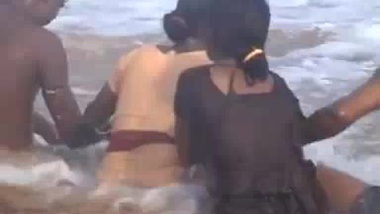 Mumbai Girl On Juhu Beach Movies - Indian Porn Tube Video