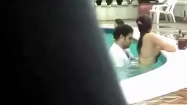 South Indian Actress Pool - South Indian Girl On Swimming Pool With Director In Masala Movie - Indian  Porn Tube Video