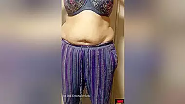 Huge Breasts Step Sister Showing Her In Bra - Indian Porn Tube Video