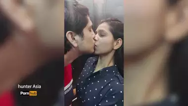 380px x 214px - Stranger Girl Kissing Me In The Elevator Fucked In Her Hotel Room - Indian  Porn Tube Video