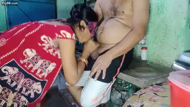 Bengali kitchen pe khana bana raha tha davor or vabi ko lagha sex