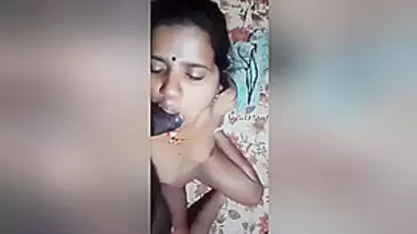 Today Exclusive- Desi Wife Give Blowjob