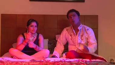 Honymoon Hollywood Movie Xxx - First Night Honeymoon Husband Wife Hot Romance - Indian Porn Tube Video