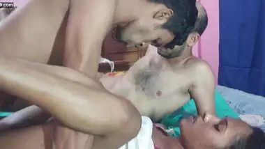 Two guys amateur having a 3some FUCKS Bengali Sex FMM