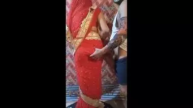 380px x 214px - Tamil Aunty Lift Her Saree Up To Show Pussy
