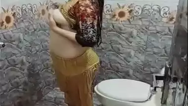 Pakistani Chubby Girl Masturbates In The Shower - Indian Porn Tube Video