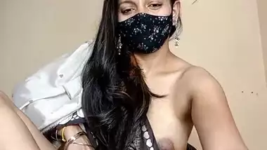 Cute Bhabhi Saree And Exposing Boobs With Nipple