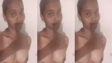 Cute desi college girl boobs show viral clip