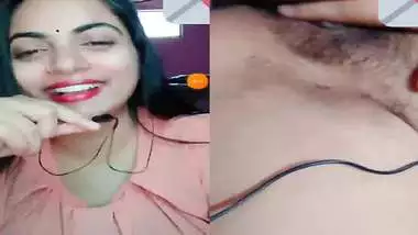Live cam cute girl playing with boobs and hairy pussy